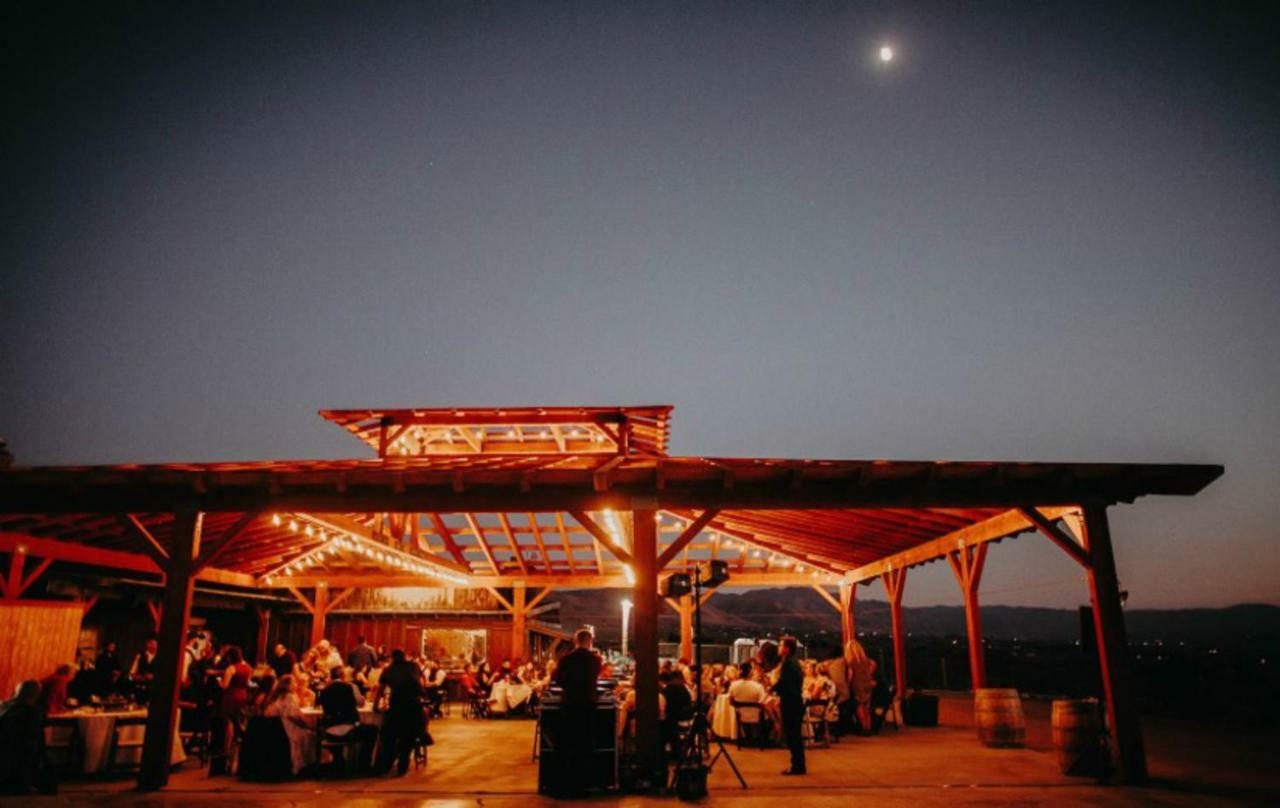 Hilltop Tavern And Inn Apple Valley Dış mekan fotoğraf